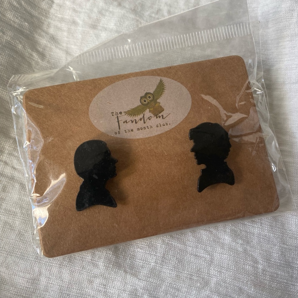 Sherlock Holmes Jewelry Set - Necklace and Earrings - Picture 3 of 4